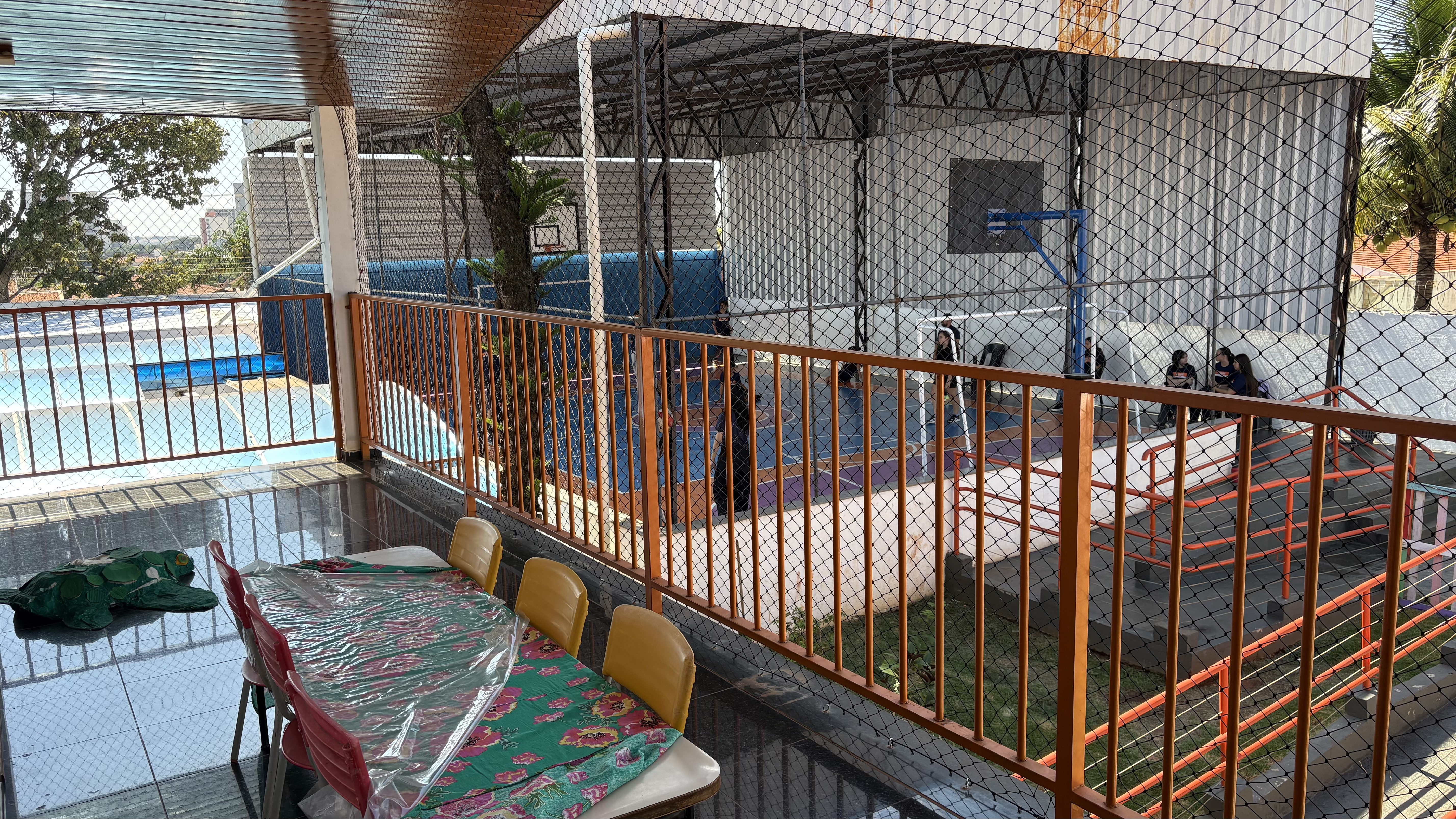 Área de recreação com piscina