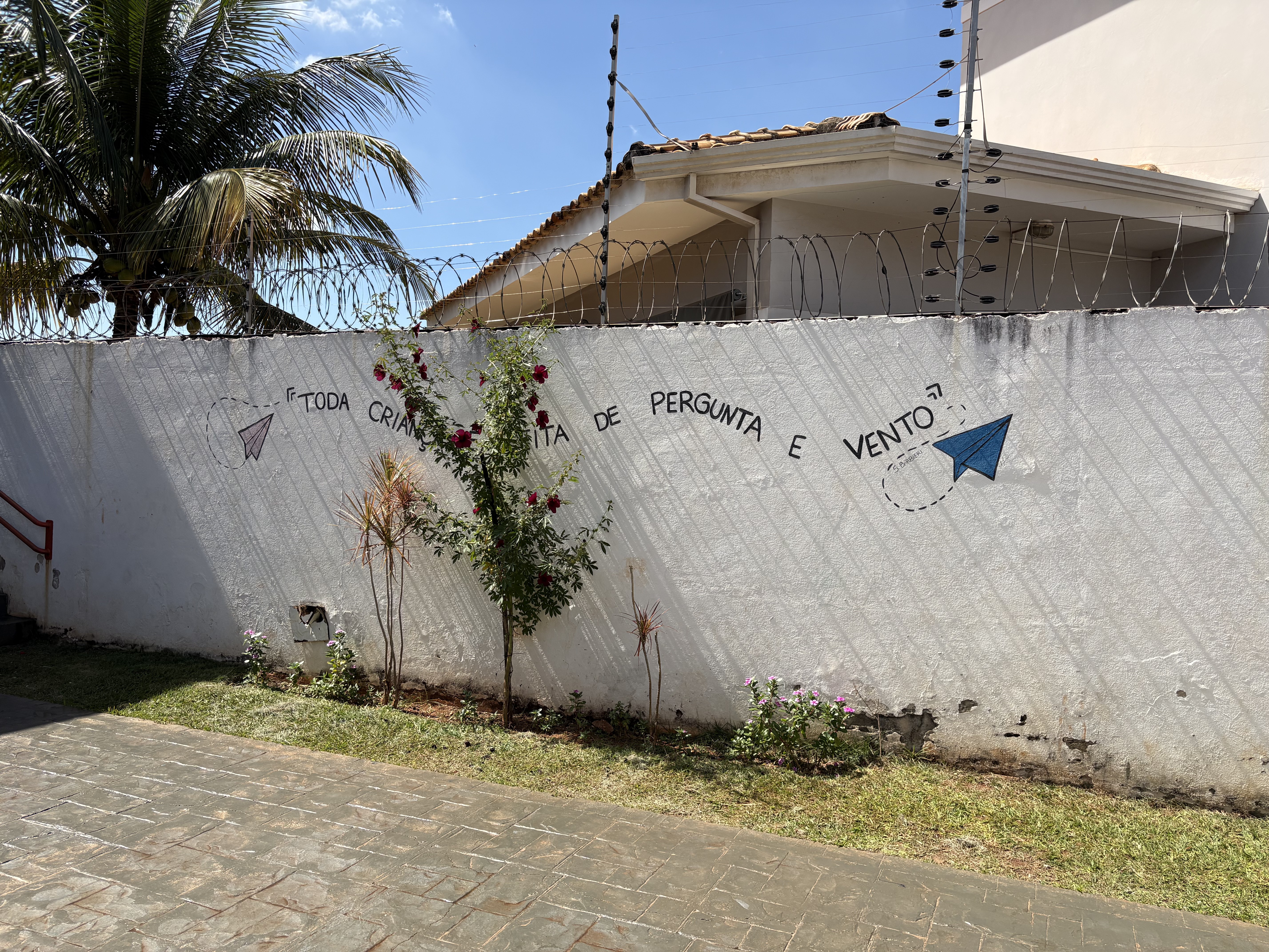 Muro com mensagem inspiradora